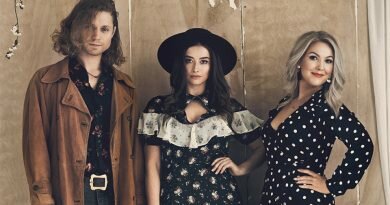 The Wandering Hearts Standing