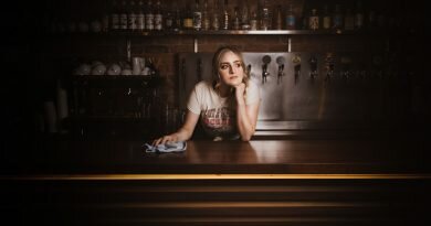 Katy Hurt sounds good in a bar