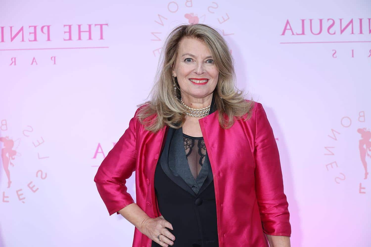 A 59 ans, Valérie Trierweiler s'affiche sans maquillage avec une nouvelle coloration qui illumine son visage