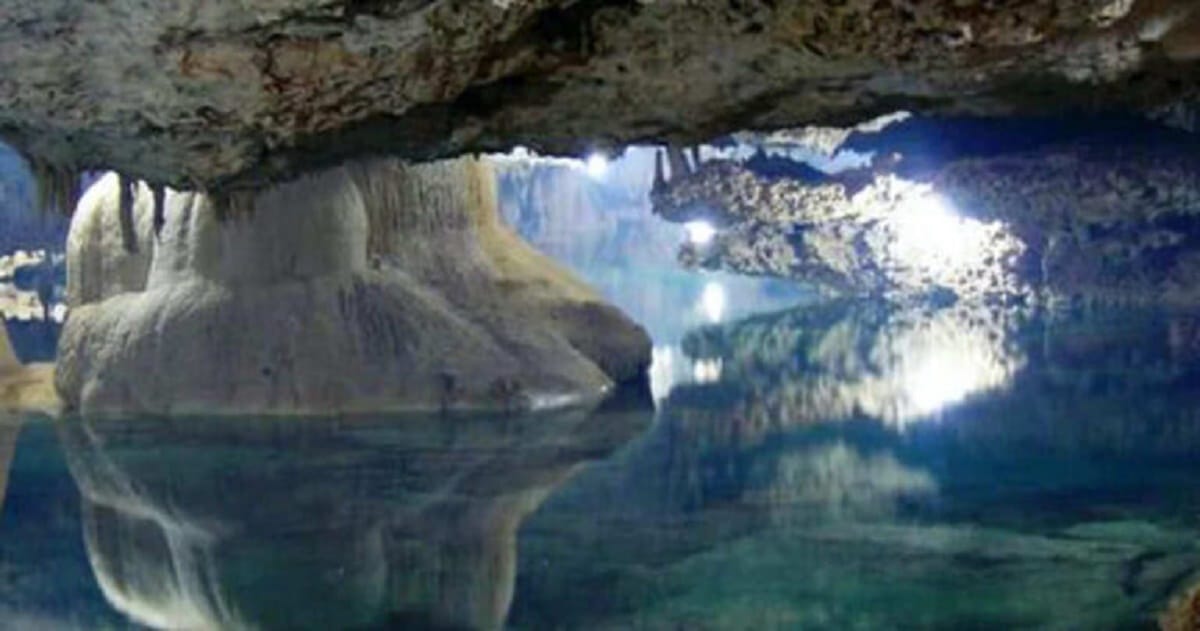 Scientists Discover a Massive Ocean 700km