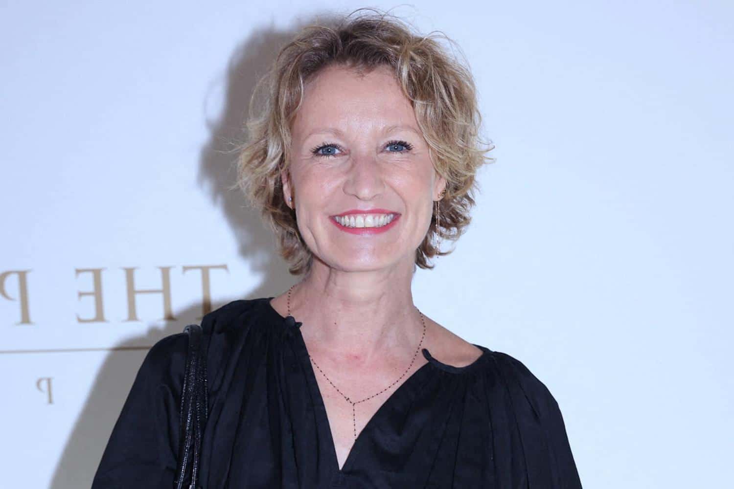 Alexandra Lamy est accro à ce parfum luxueux qu'elle piquait à sa mère :  "c'est ma madeleine de proust"