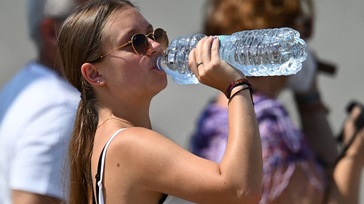 Europeans drink water