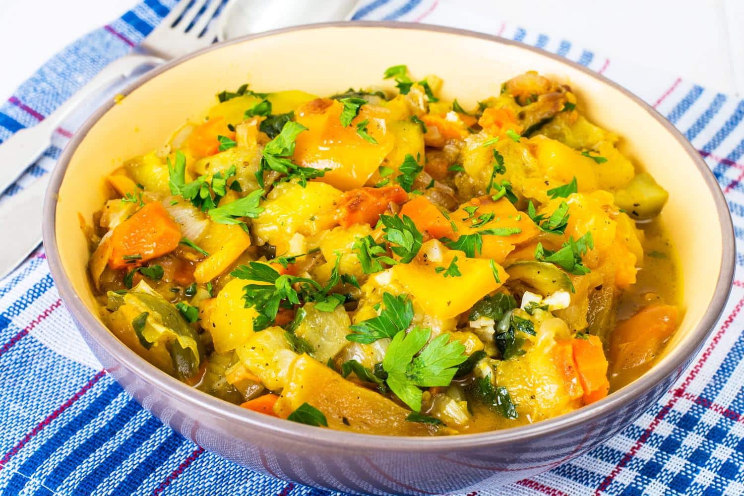 "Relevé et réconfortant" - Cyril Lignac vous prépare un curry pas comme les autres