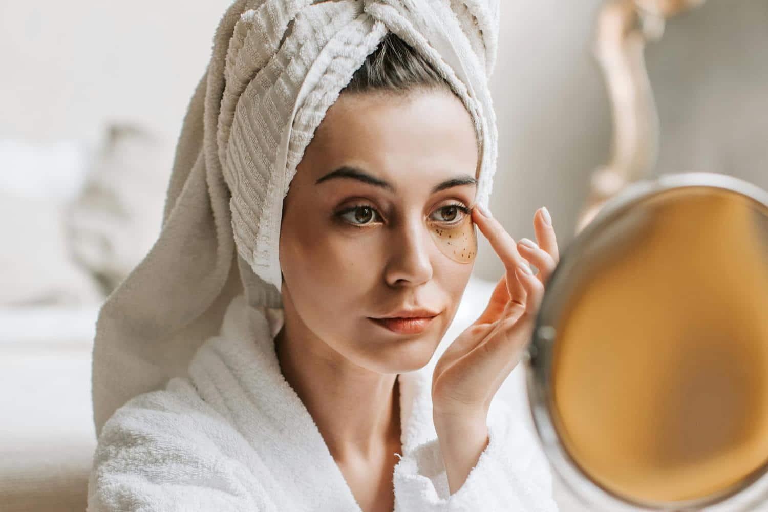 C'est la solution naturelle pour en finir avec les cernes cet hiver : elle coûte moins de 3€