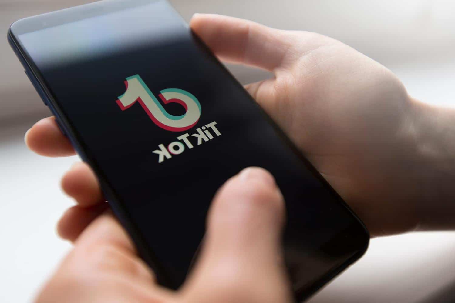 Voilà comment TikTok menace nos relations amoureuses, c'est très malin