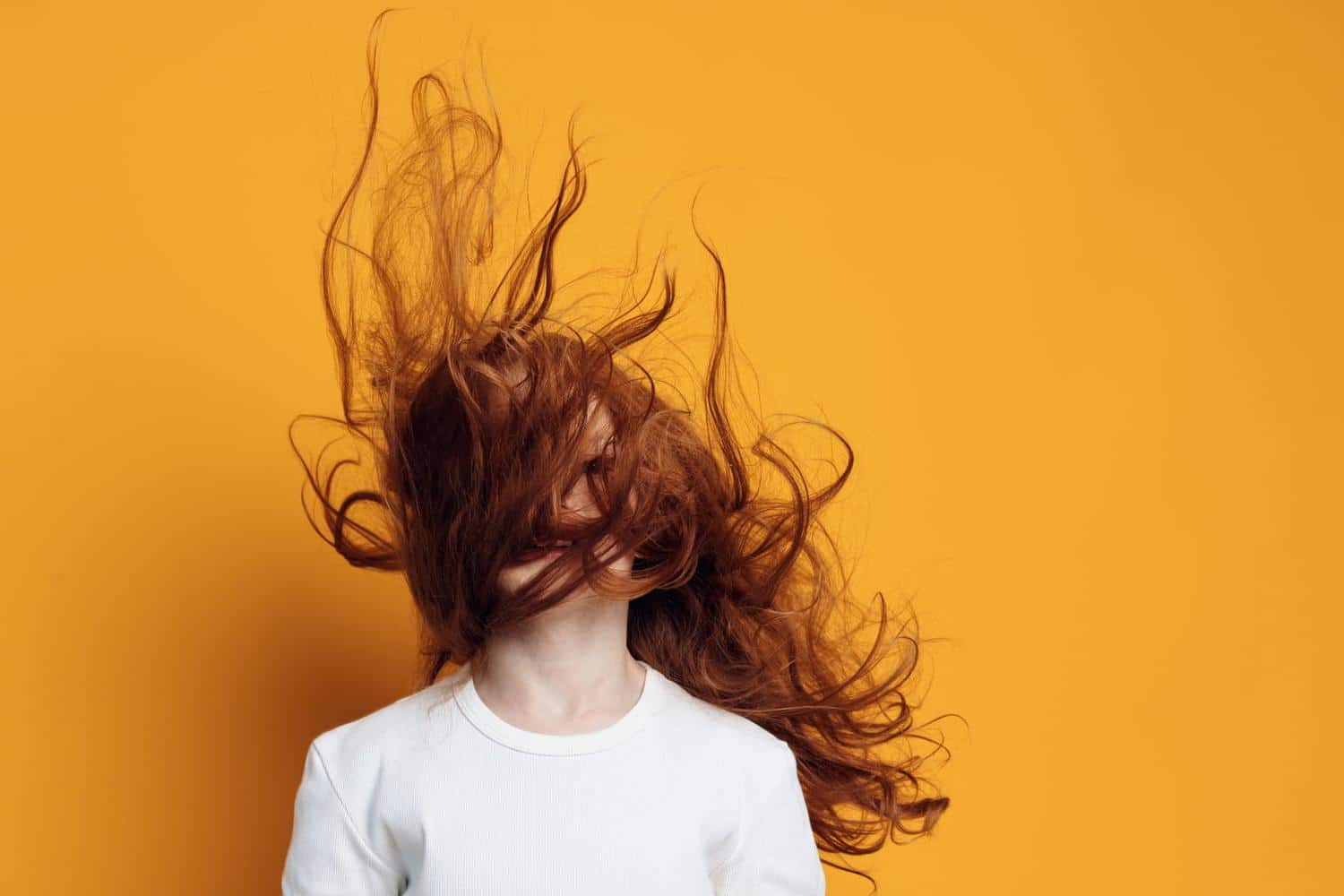 "C'est déconseillé pour plusieurs raisons", un médecin alerte sur cette habitude qui abîme les cheveux