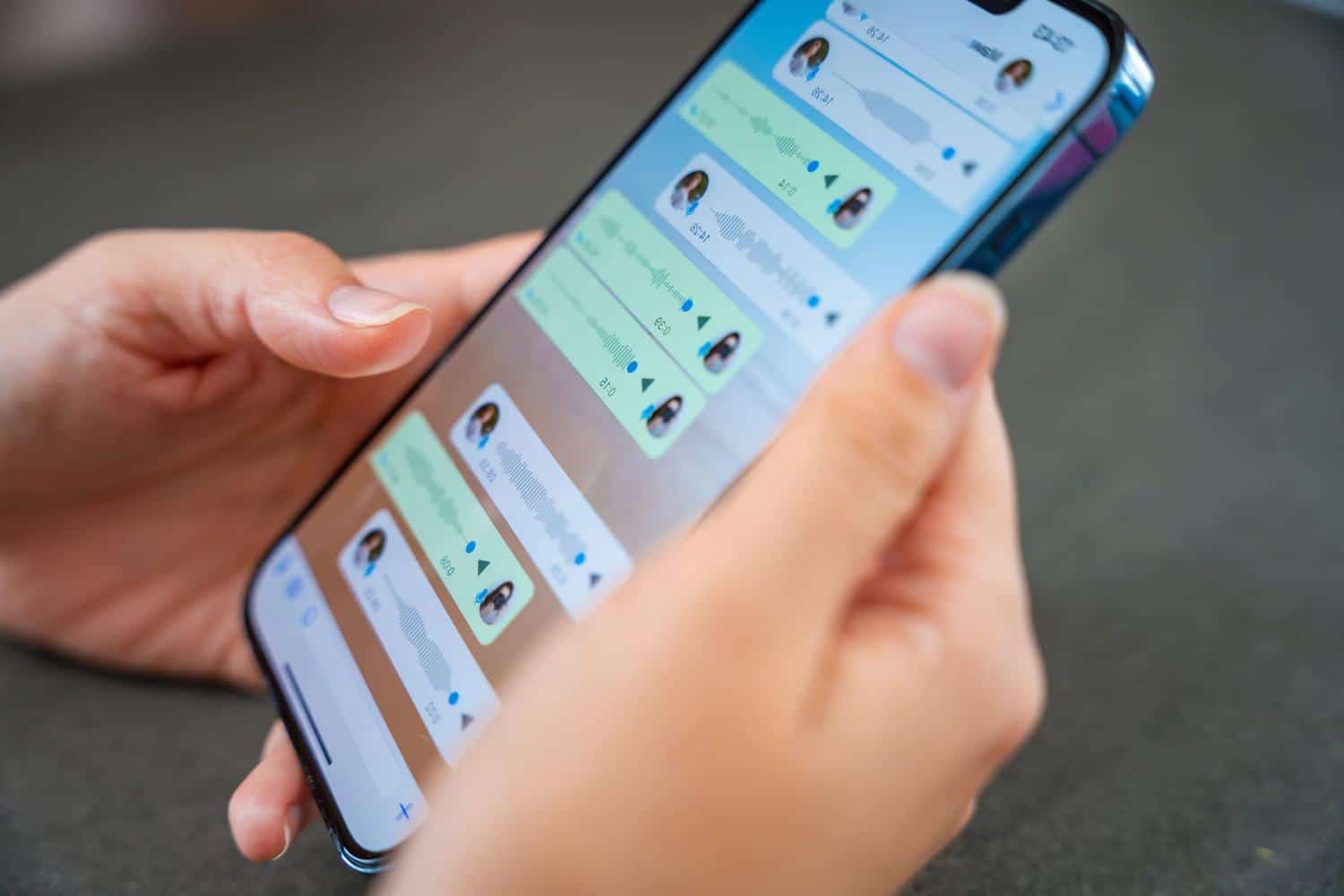 Cette option WhatsApp s'active par défaut, et c'est la porte ouverte à tous les escrocs
