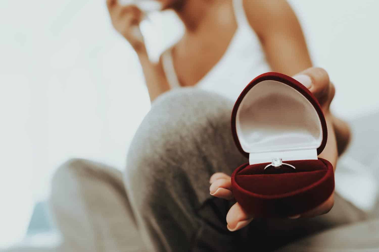 "Quand je l'ai vu poser un genou à terre, j'ai su que je ne pouvais plus lui mentir" : la révélation de Maude a été un choc