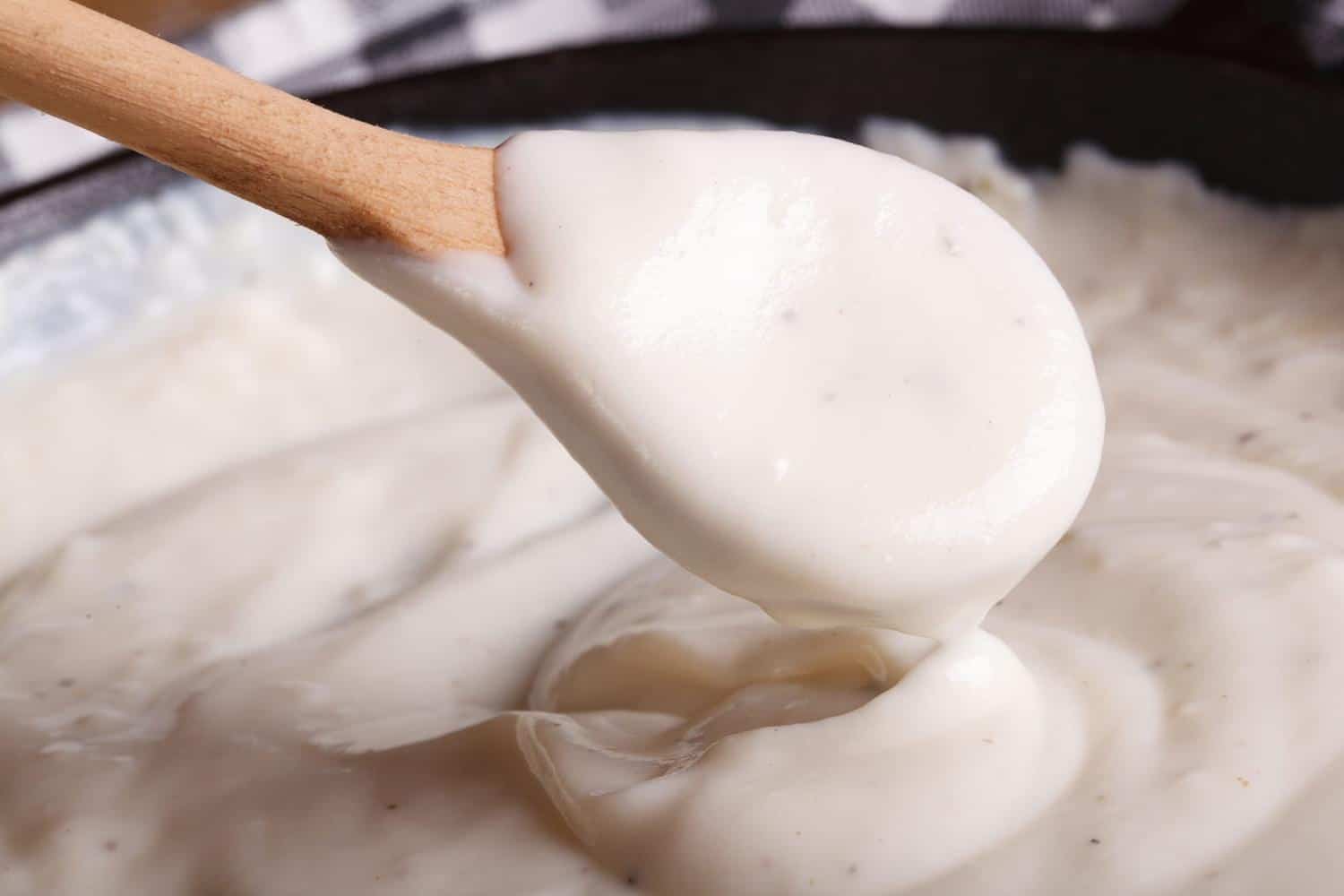 Cette béchamel sans beurre ni matière grasse imite parfaitement la recette originale