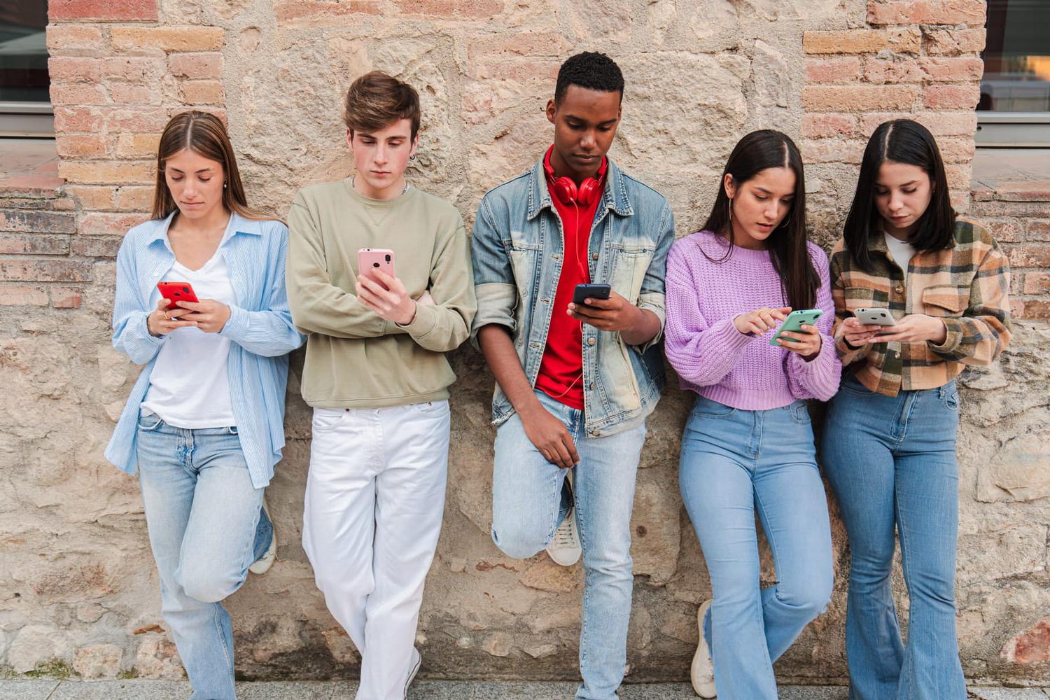 "Les parents ne veulent pas le savoir" : un psy revient sur ce problème qui concerne TOUS les ados