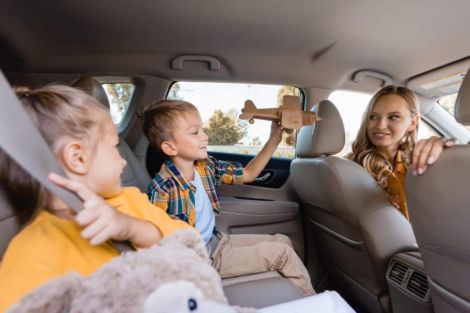 Les pédiatres sont unanimes : en donner à son enfant en voiture est très dangereux