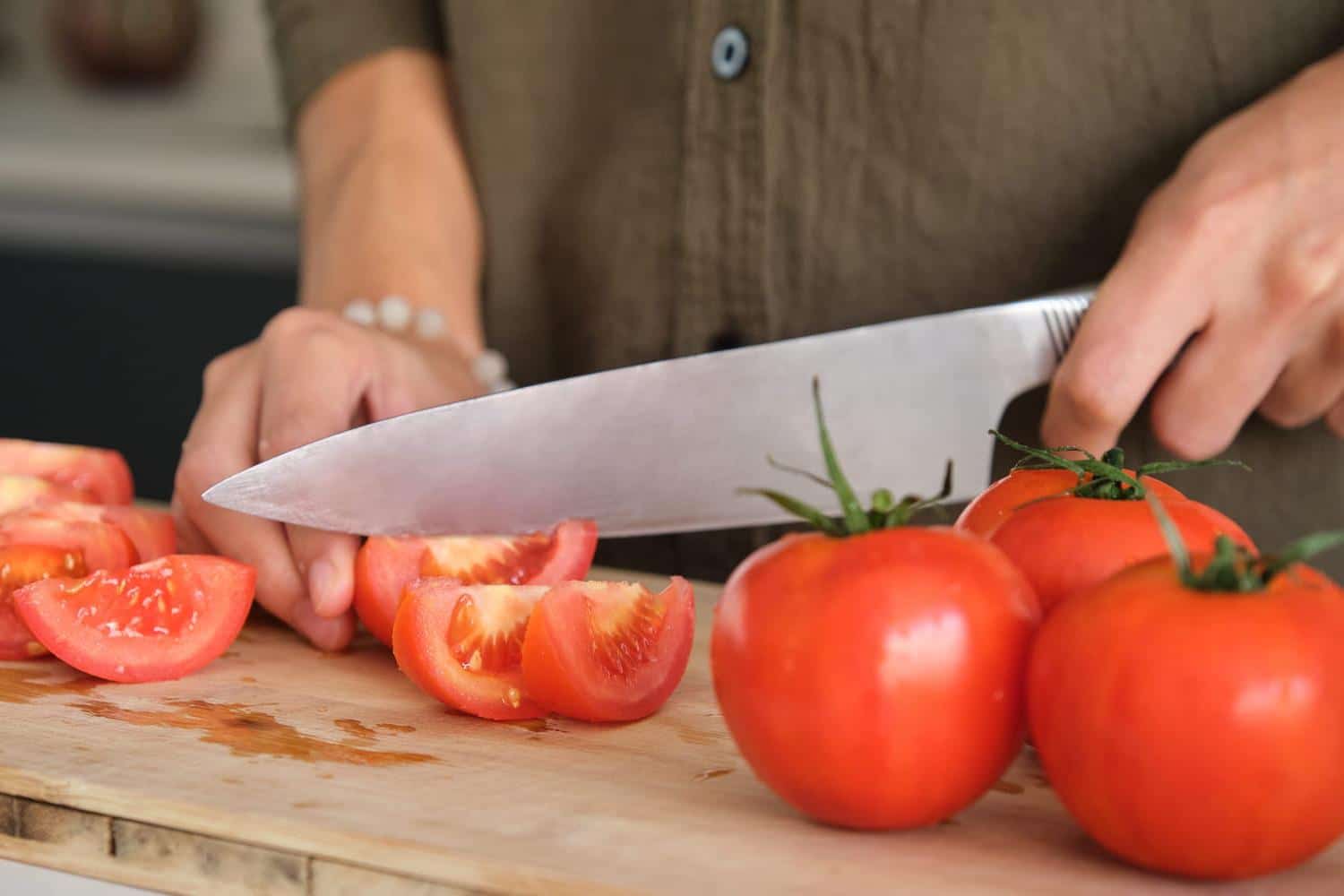 Tous les chefs vous le diront, ce simple réflexe permet de conserver des couteaux parfaitement aiguisés