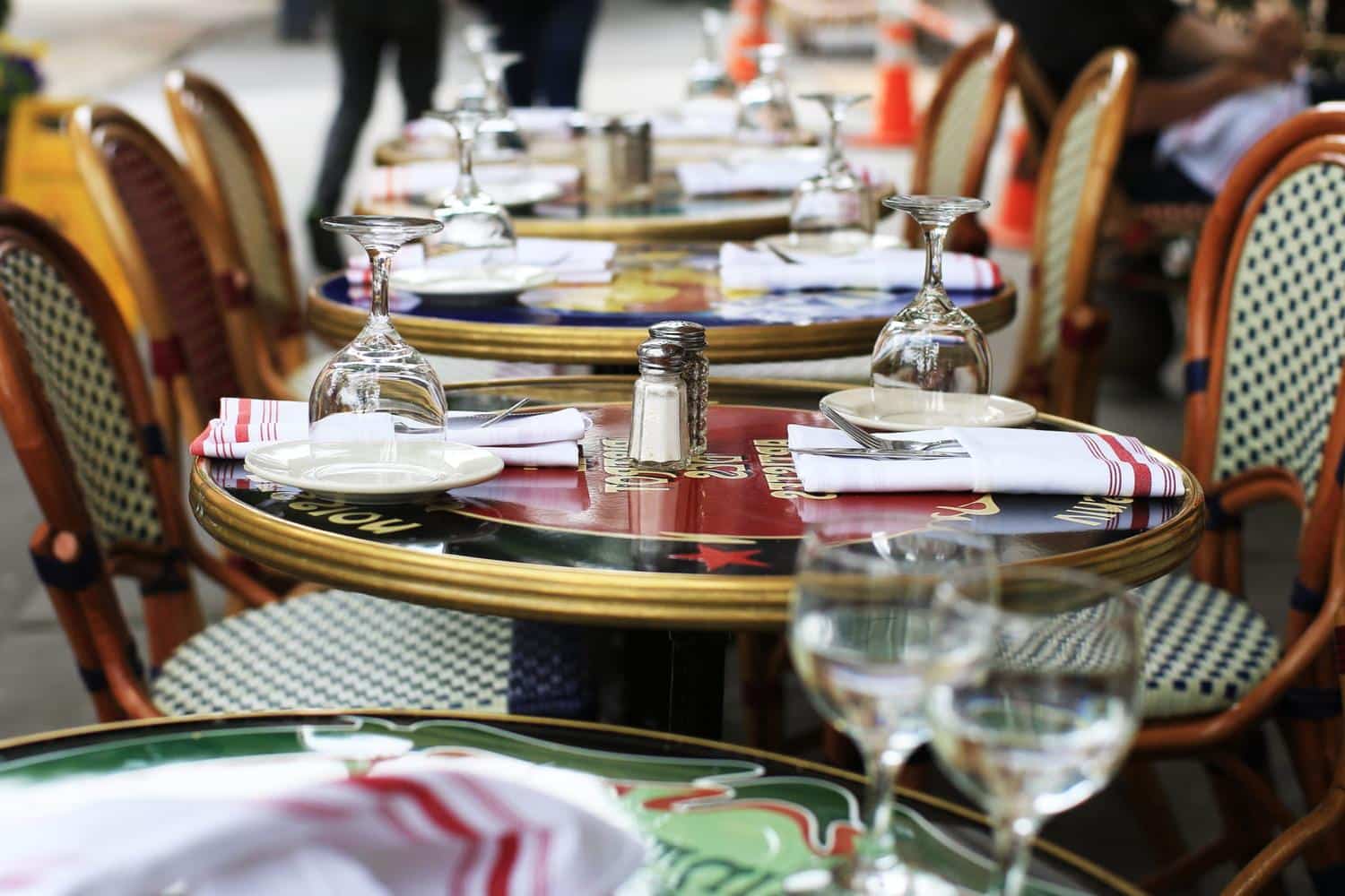 Voilà pourquoi il faut toujours refuser la première table qu'on vous propose au restaurant – la confidence de Laurent Mariotte
