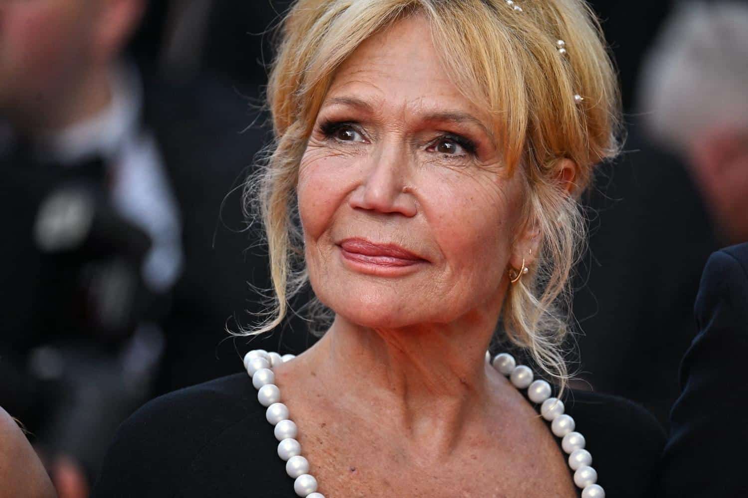 À 67 ans, Clémentine Célarié révèle ce qui l'aide à garder la forme et une silhouette tonique