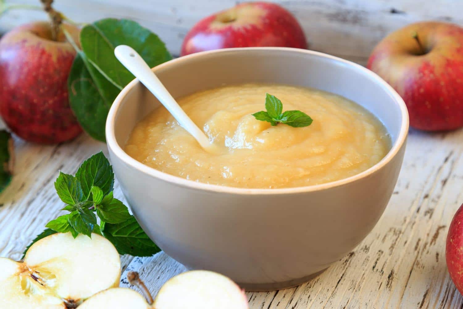 Plus de goût et de vitamines : la compote de pommes est bien meilleure quand on la prépare comme ça