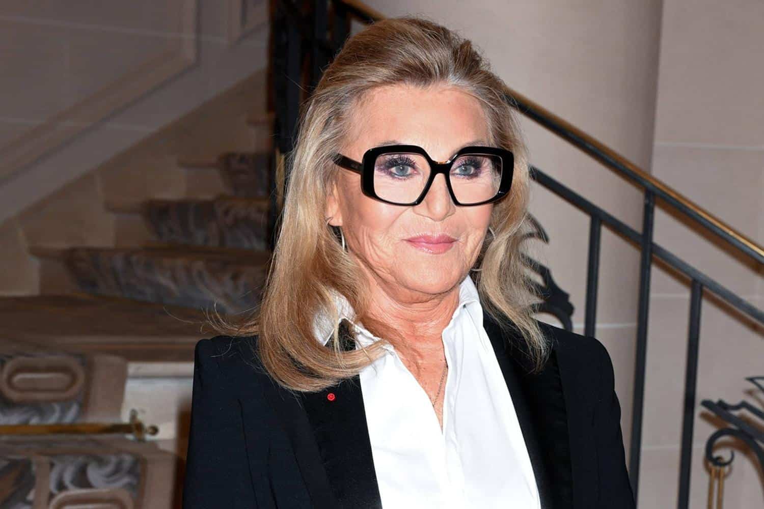 "Cette coiffure vous va à ravir vraiment bravo" : à 80 ans, Sheila rajeunit à la télévision avec sa nouvelle tête