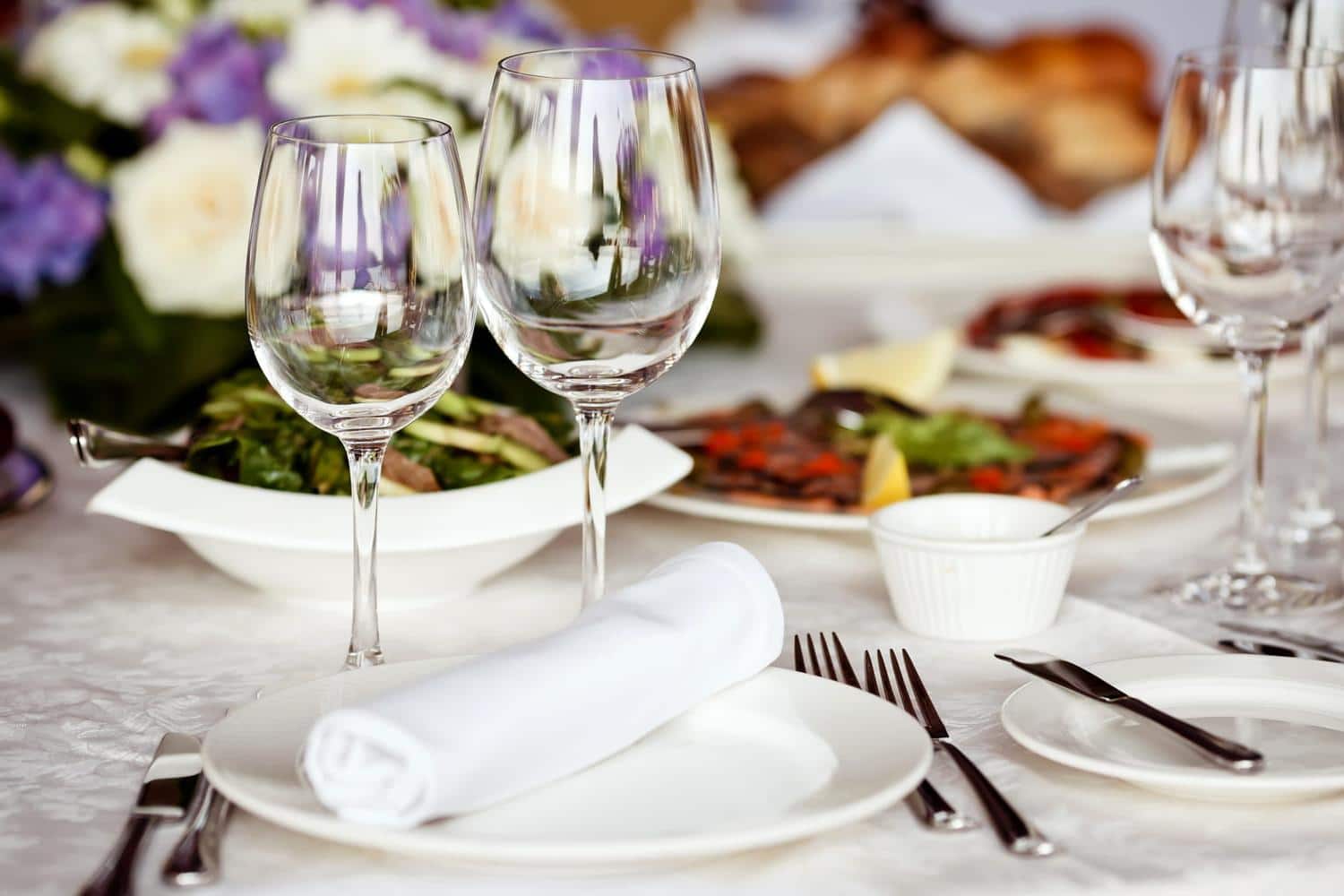 Pour manger dans ce beau restaurant français, chaque client doit prouver que son casier judiciaire est vierge