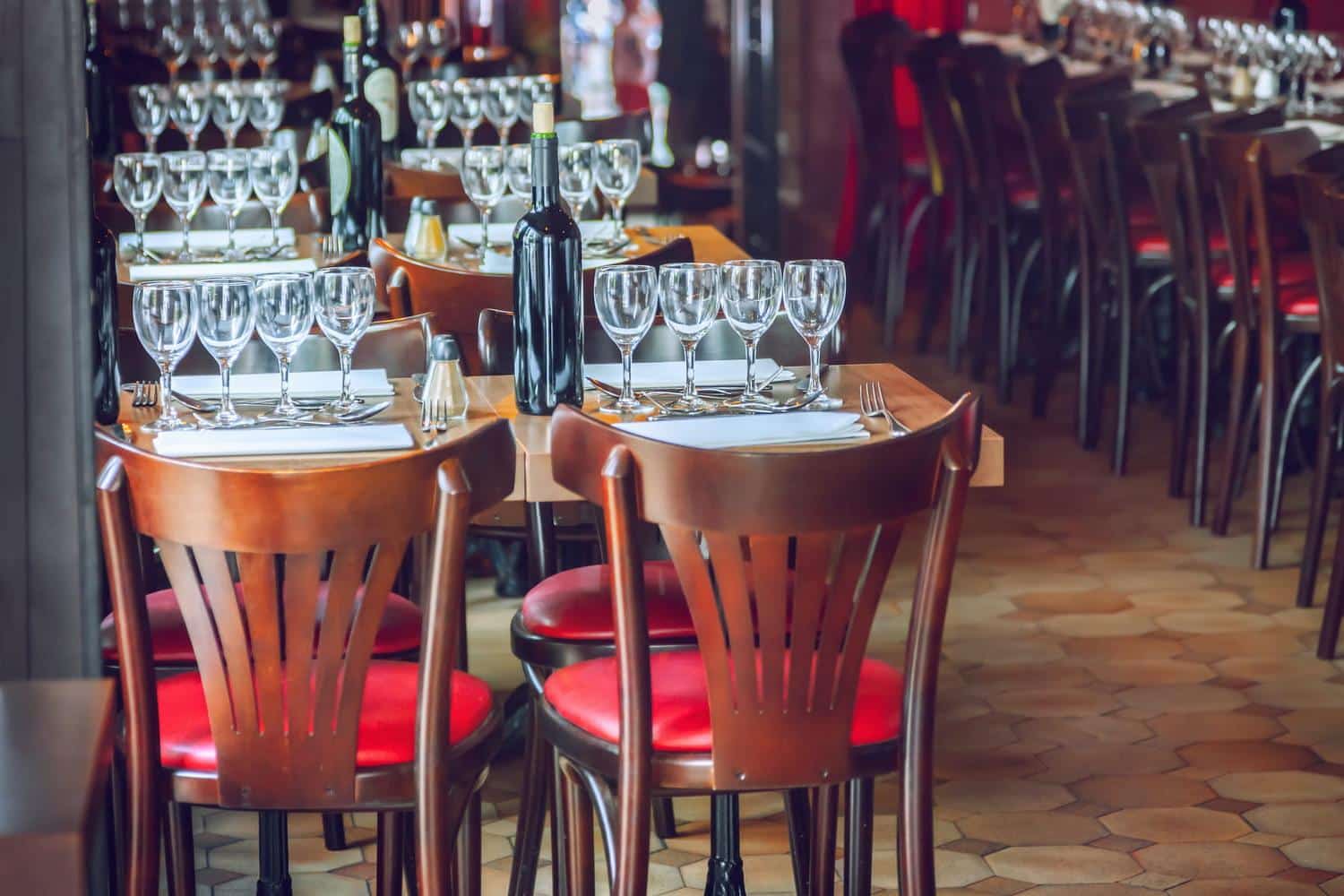 Emblématique des brasseries françaises et prisé pendant les fêtes, ce plat cache une origine douteuse