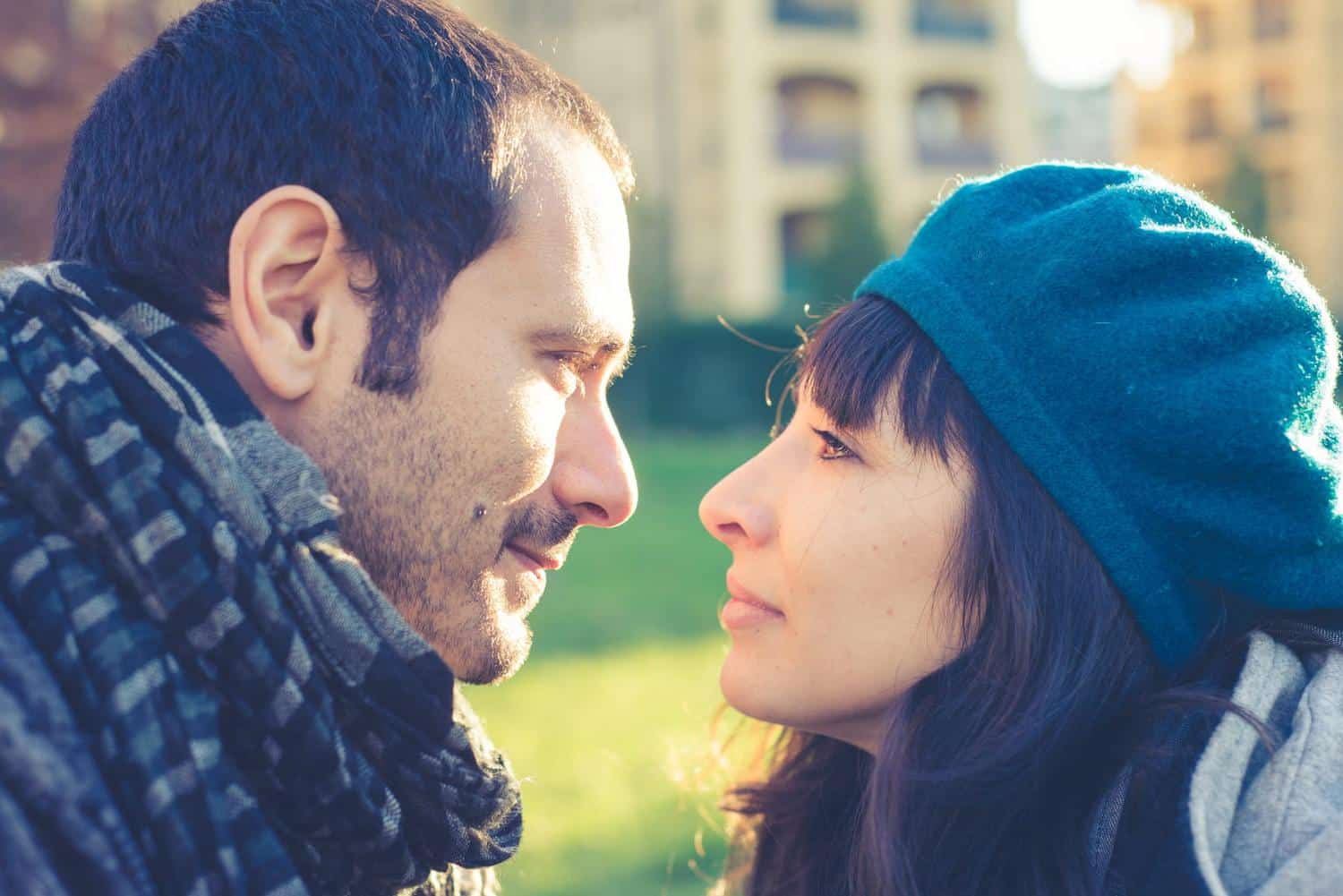 "On pense que l'autre va nous guérir" : 7 signes d'un amour placebo qui épuise au lieu de rendre heureux