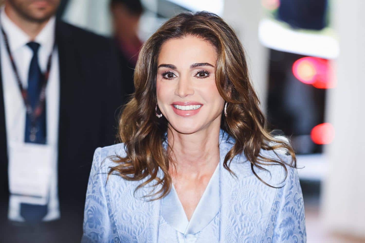 Rania de Jordanie adopte une coiffure inattendue qui change son image royale