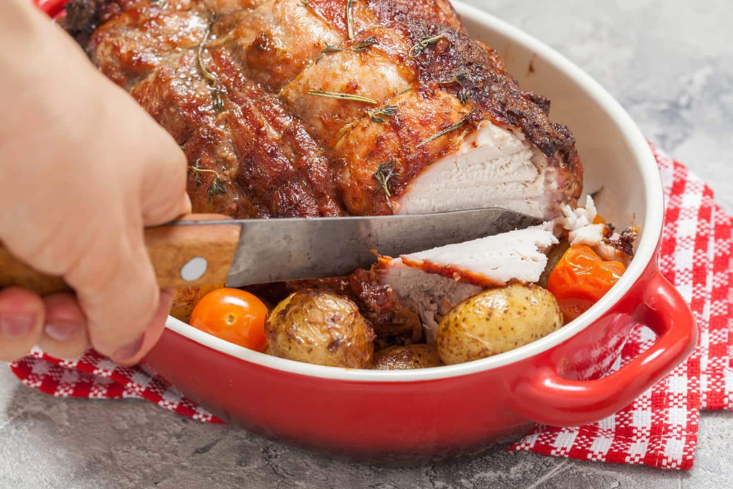 Trois fois moins cher que le gigot d'agneau : Laurent Mariotte mise sur cette viande tout aussi tendre
