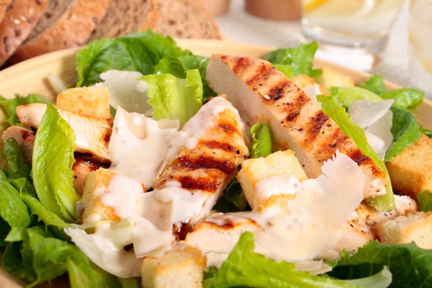 Aussi crémeuse que la vraie, cette sauce César est pourtant 2 fois moins calorique