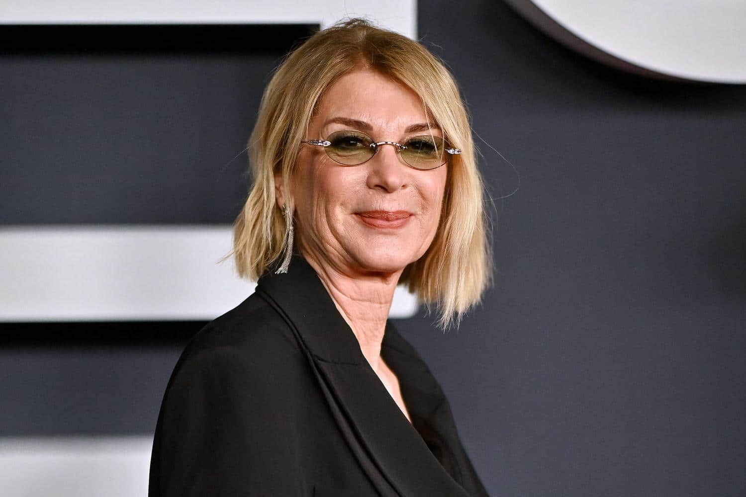 Michèle Laroque troque son carré ondulé pour une nouvelle coupe de cheveux rajeunissante