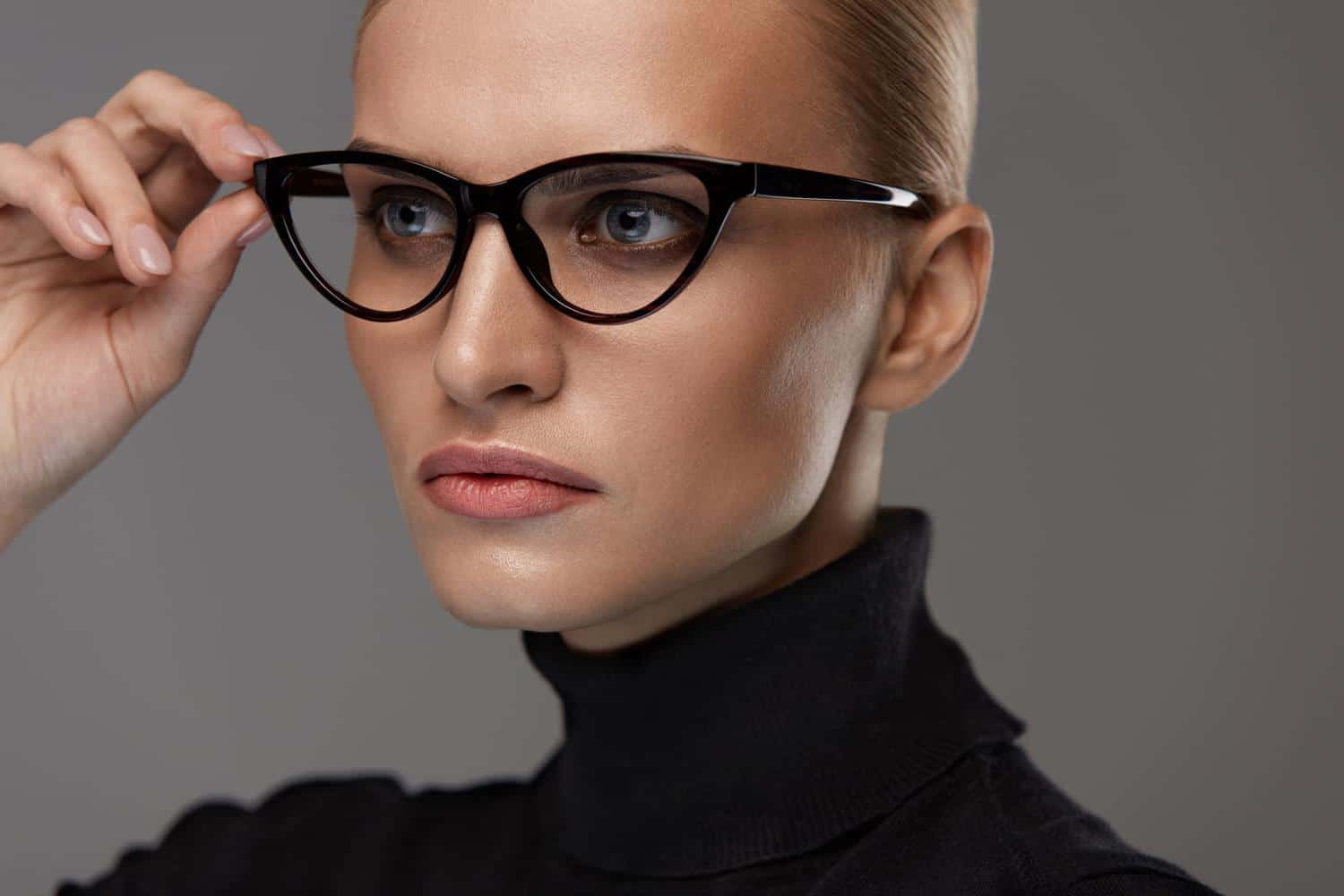 Quelle coiffure adopter quand on porte des lunettes ?