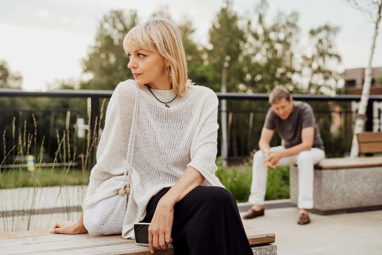 La psychologie affirme que les femmes insatisfaites dans leurs couples présentent souvent ces 8 comportements