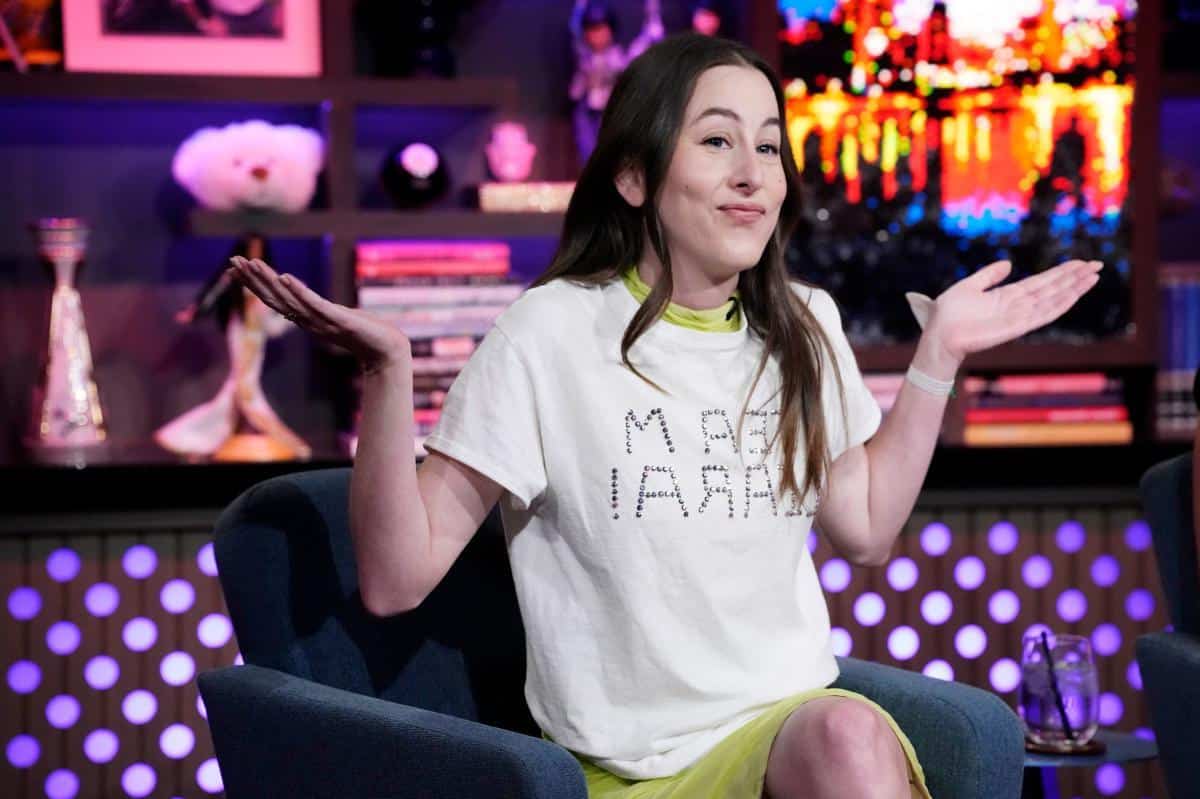 Alana Haim shows her ‘Summer House’ allegiance with homemade merch