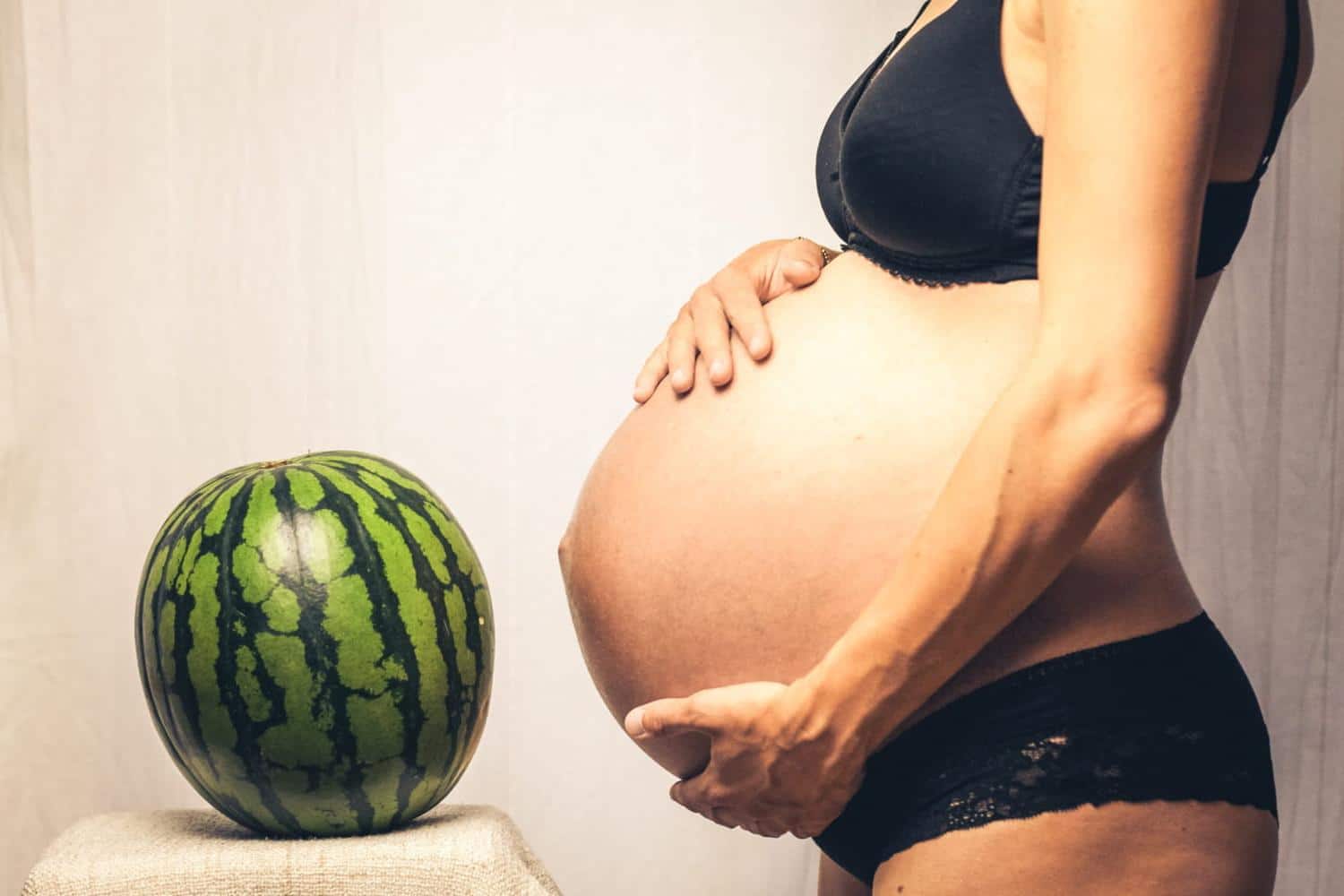 Quelle est la taille du fœtus en fruit ? La réponse en images