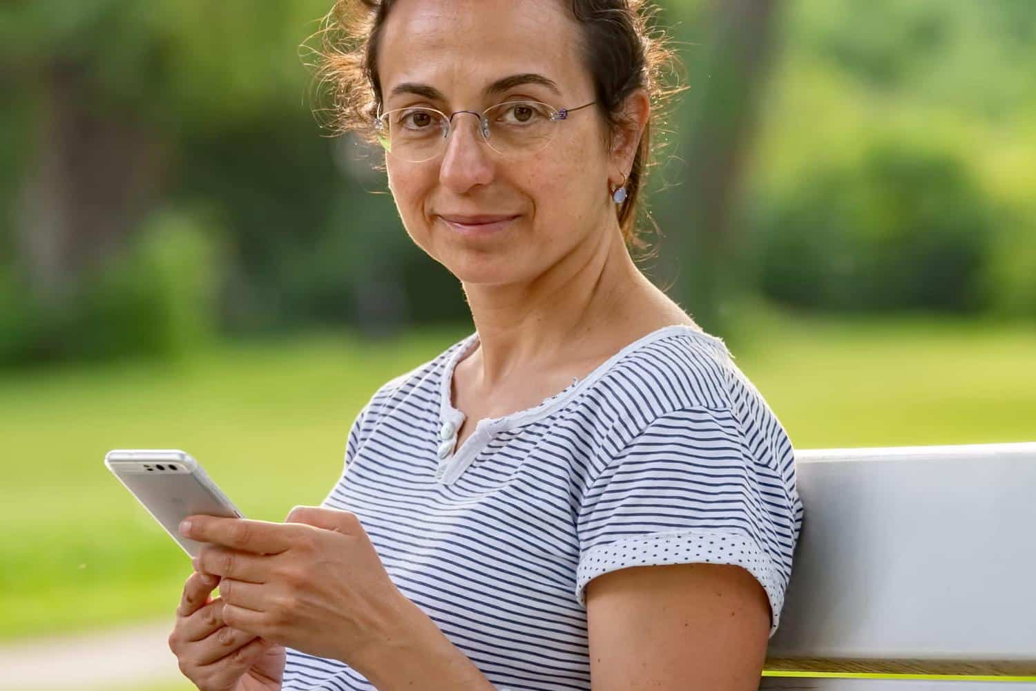 Laura, amoureuse d'une IA : "J'ai un petit ami réel… Et un autre virtuel"