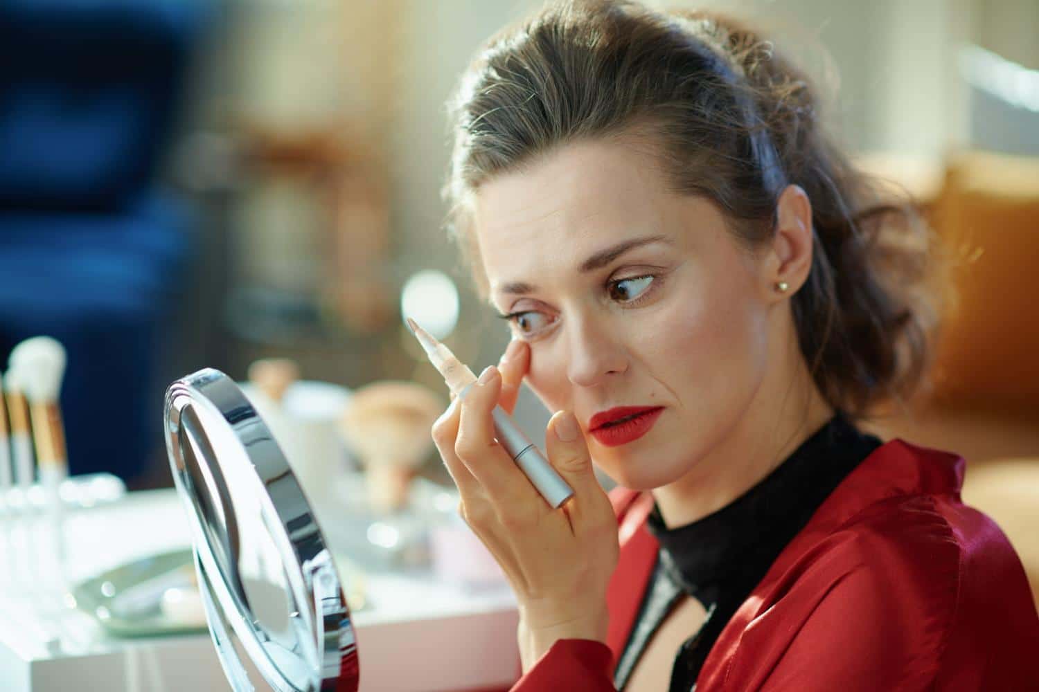 Après 40 ans, cette technique de maquilleuse pro fait paraître la peau visiblement plus lisse