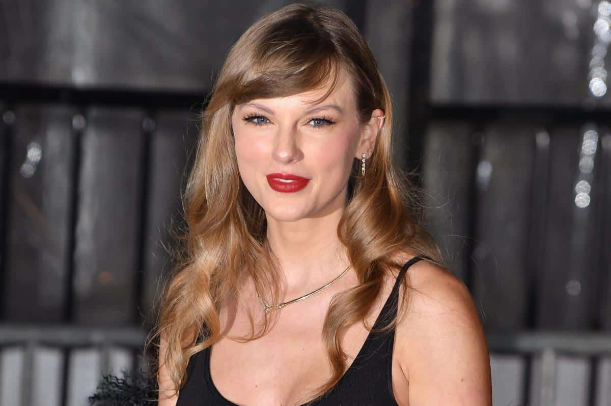 Taylor Swift proves this dress trend never goes out of style
