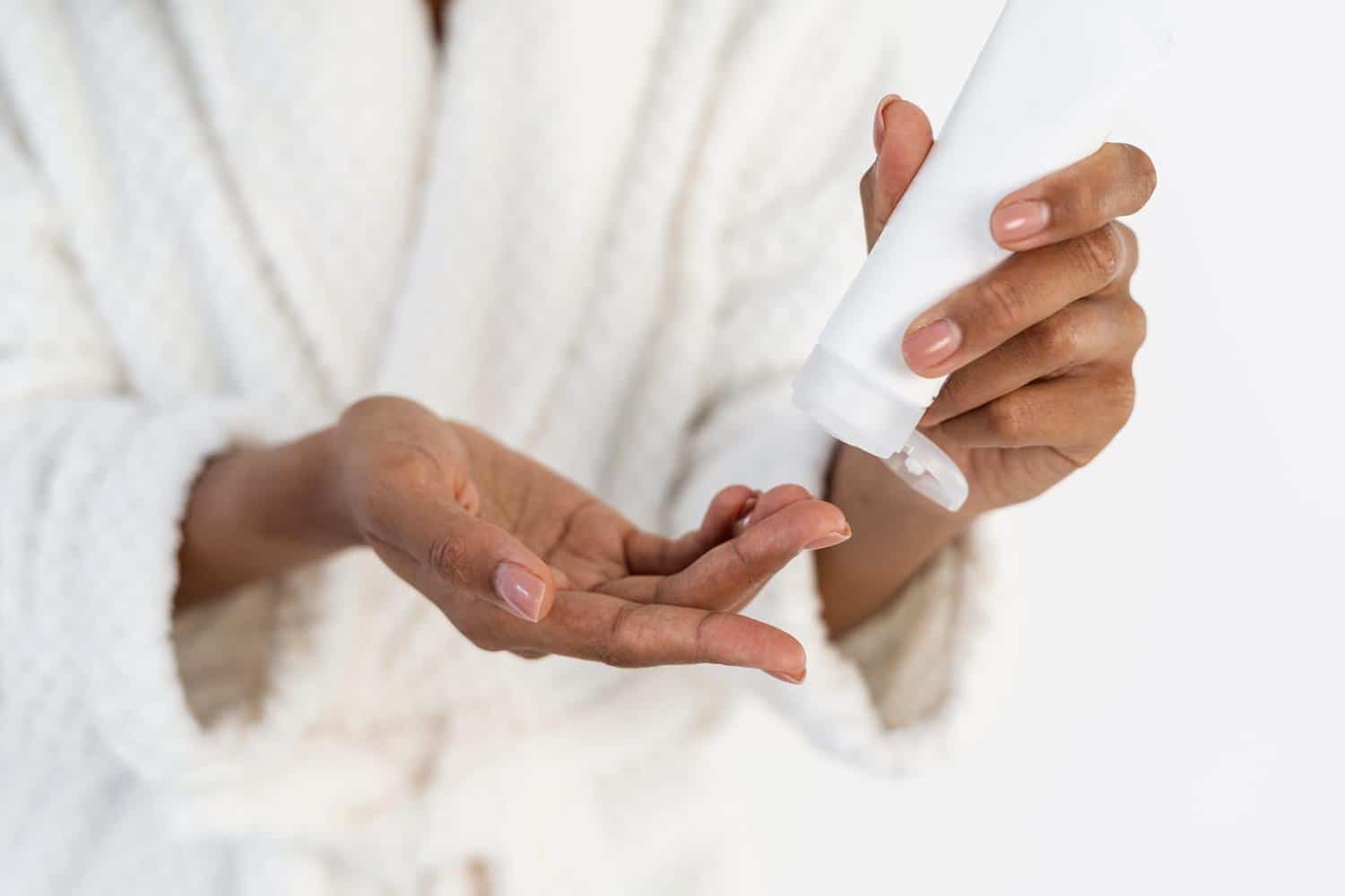 À moins de 10 euros, ce produit beauté devient le plus racheté en parapharmacie selon une étude récente