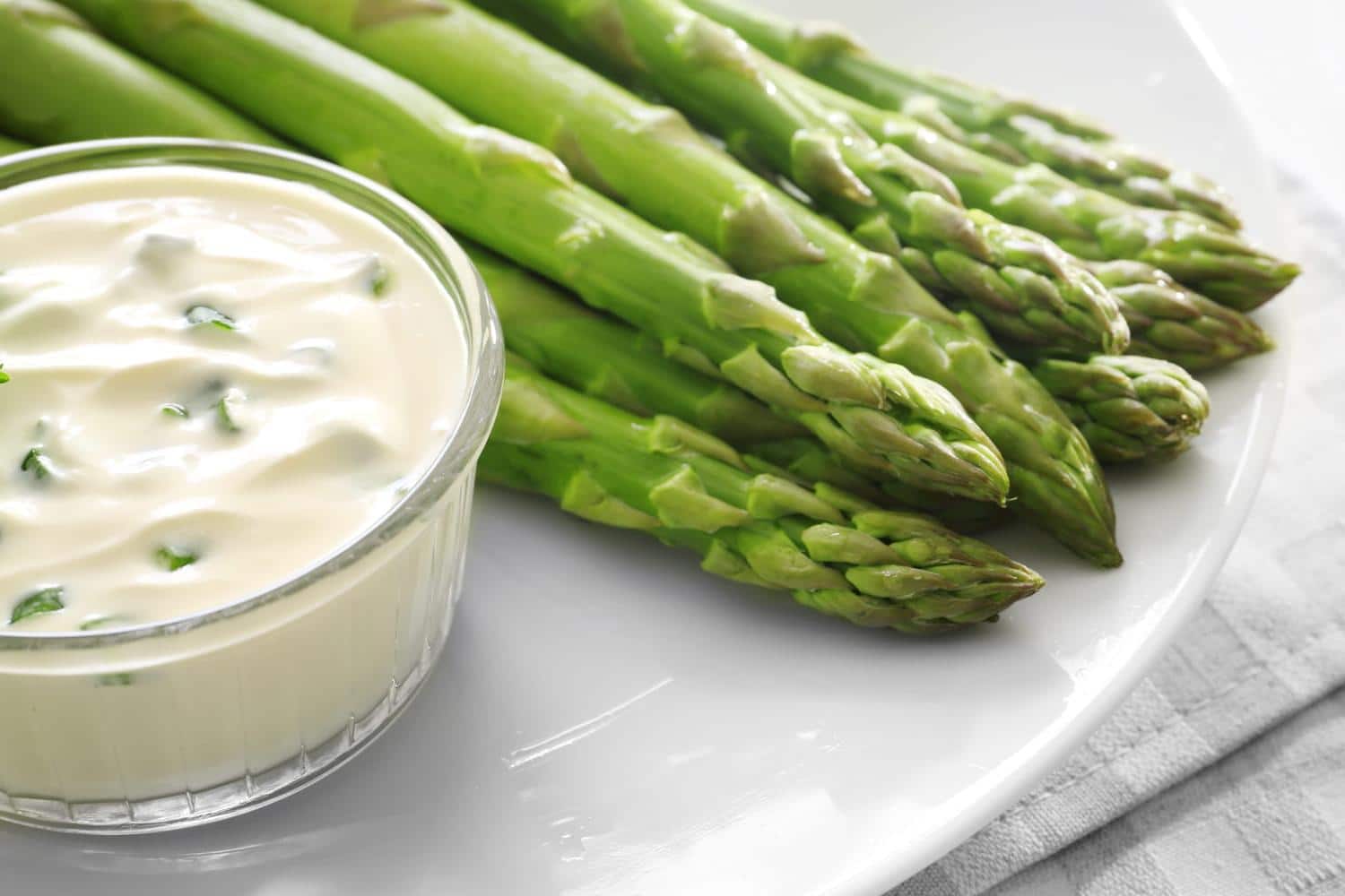Cette sauce légère prête en 2 minutes est la meilleure pour accompagner les asperges