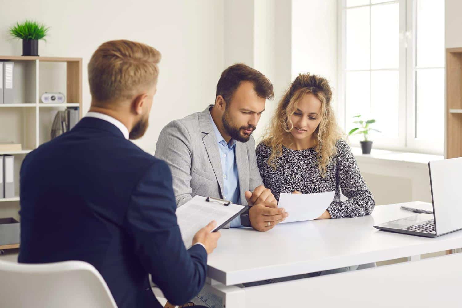 N'attendez pas le divorce : pourquoi les couples mariés devraient voir un avocat, même quand tout va bien