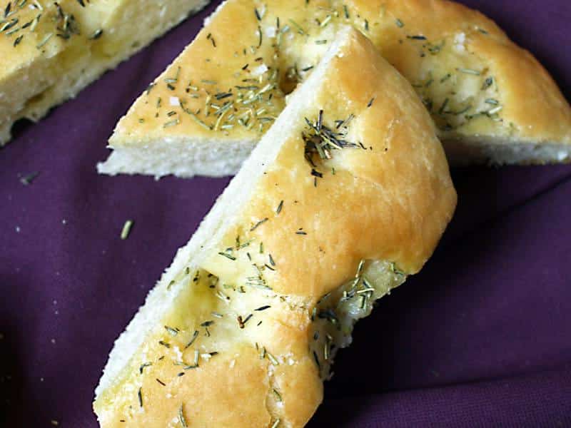 Focaccia italienne au romarin : la recette facile