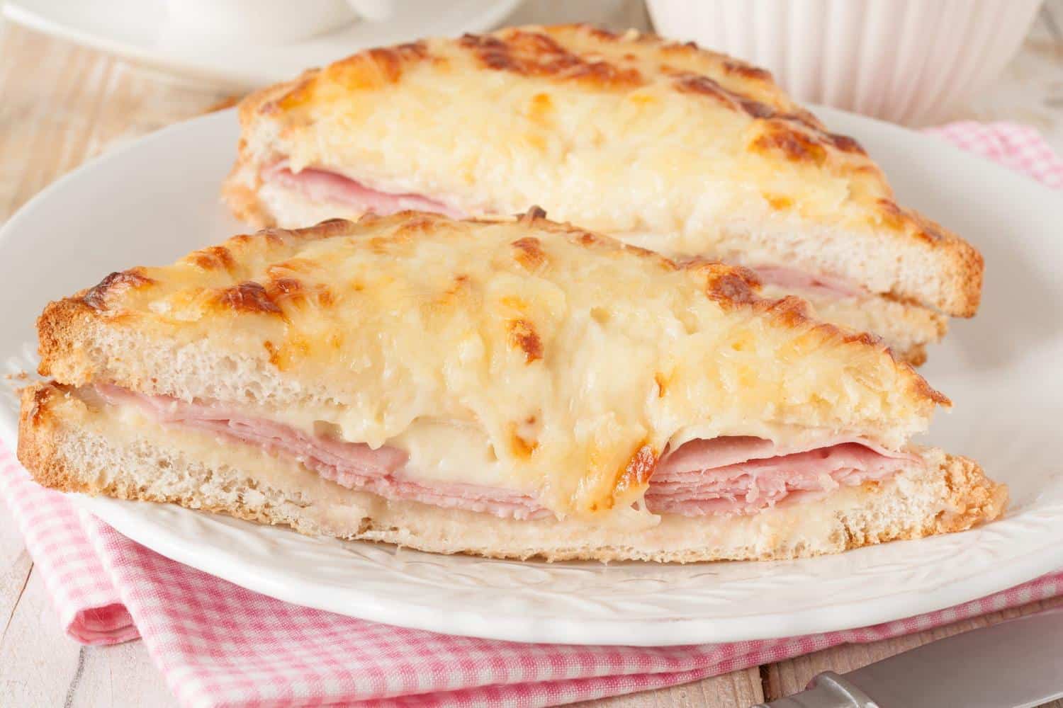 Pas besoin de béchamel, cette sauce minute rend les croque-monsieur bien fondants