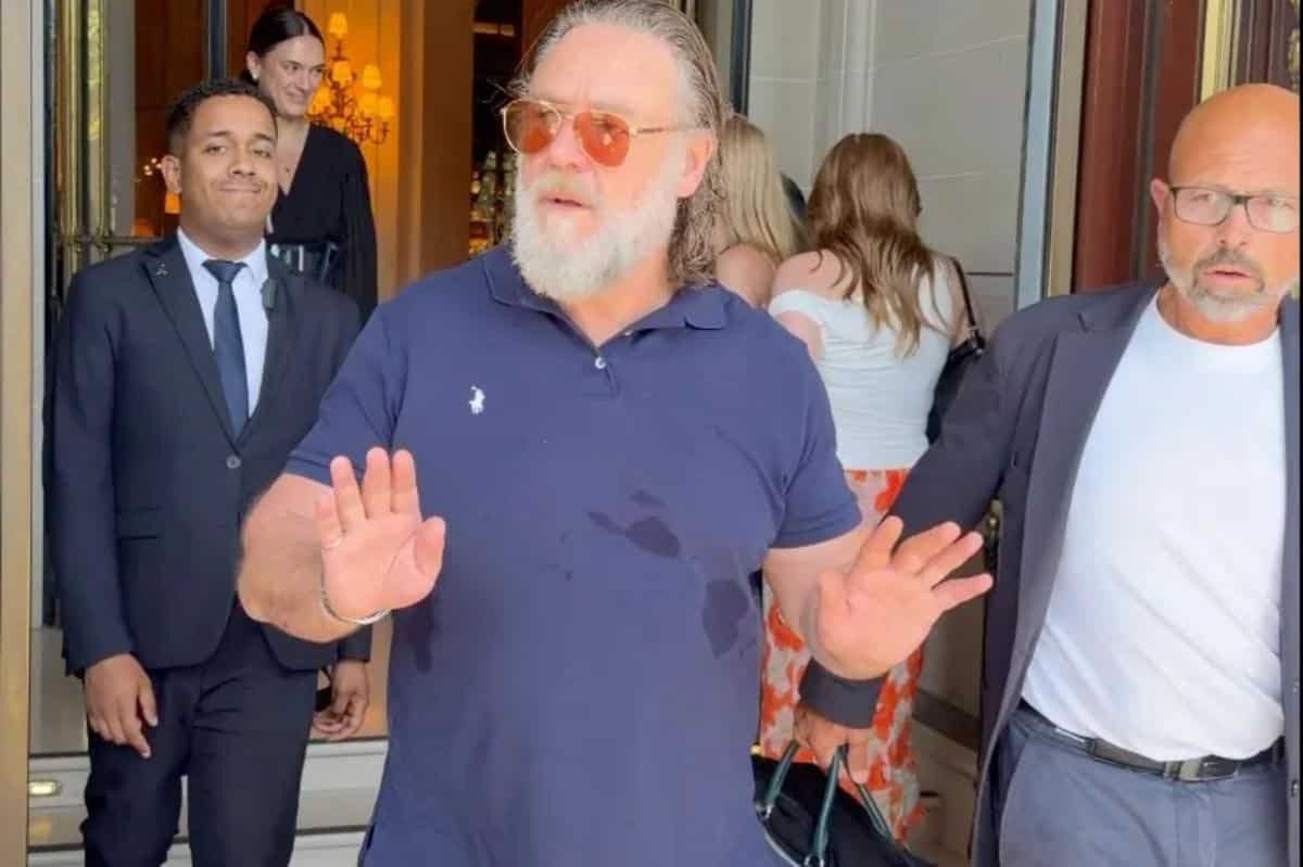 Russell Crowe warns autograph hunters gathered outside his Paris hotel: ‘Don’t f–king push in on me’