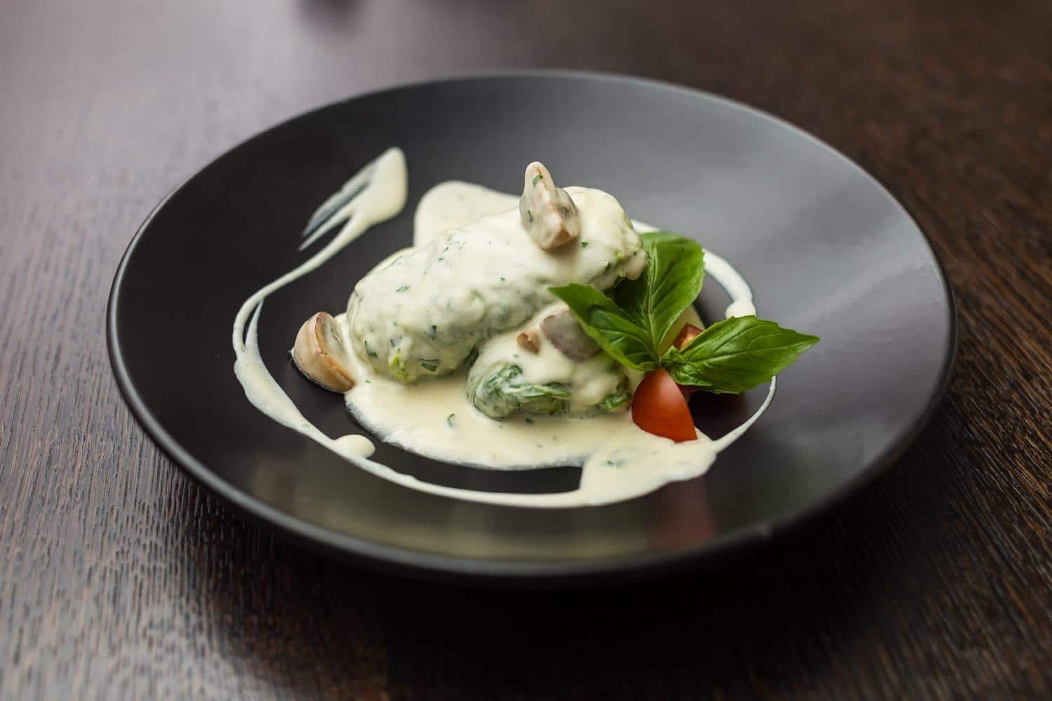 Facile à faire, cette sauce emblématique de la cuisine française donne du goût à la volaille