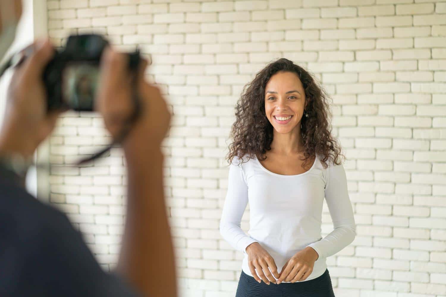 Aimer enfin ses photos : les 3 gestes des personnes photogéniques
