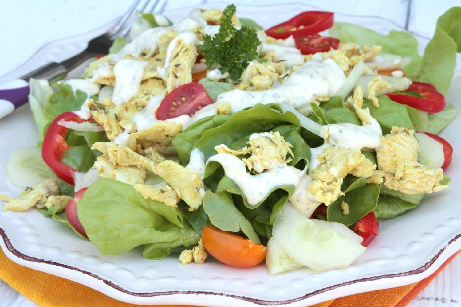 Deux fois moins calorique qu'une mayonnaise, cette sauce donne du goût aux salades composées