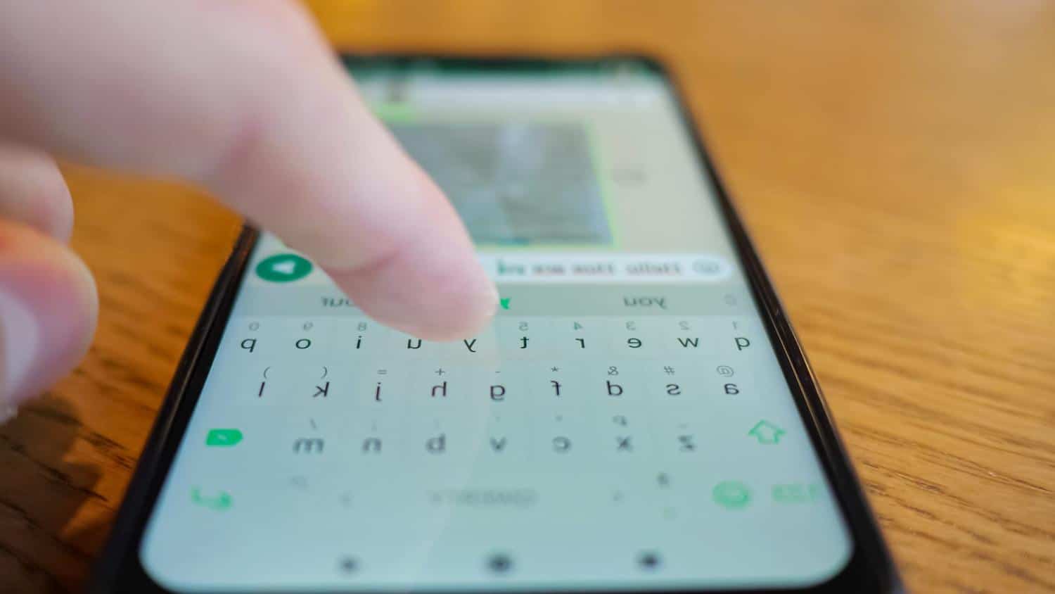 Ni WhatsApp, ni SMS : voilà où regarder dans un smartphone pour démasquer un conjoint infidèle selon un détective privé