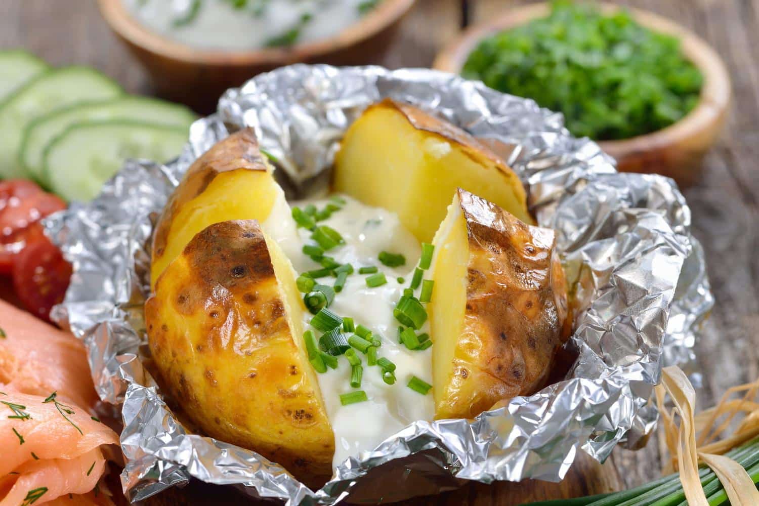 Prête en 2 minutes, cette sauce crémeuse fait des merveilles avec les pommes de terre au barbecue