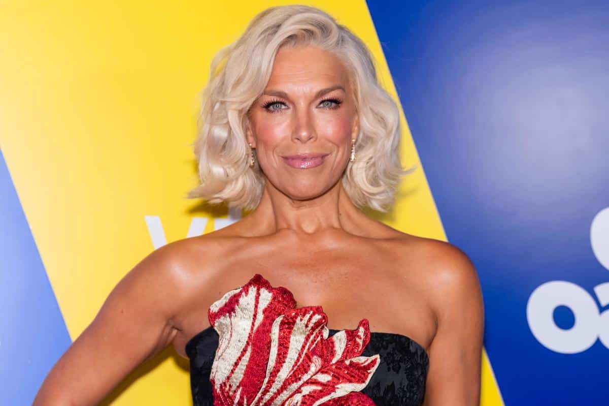 Hannah Waddingham used this red light therapy wand for ‘radiant’ skin at the ‘Ted Lasso’ premiere
