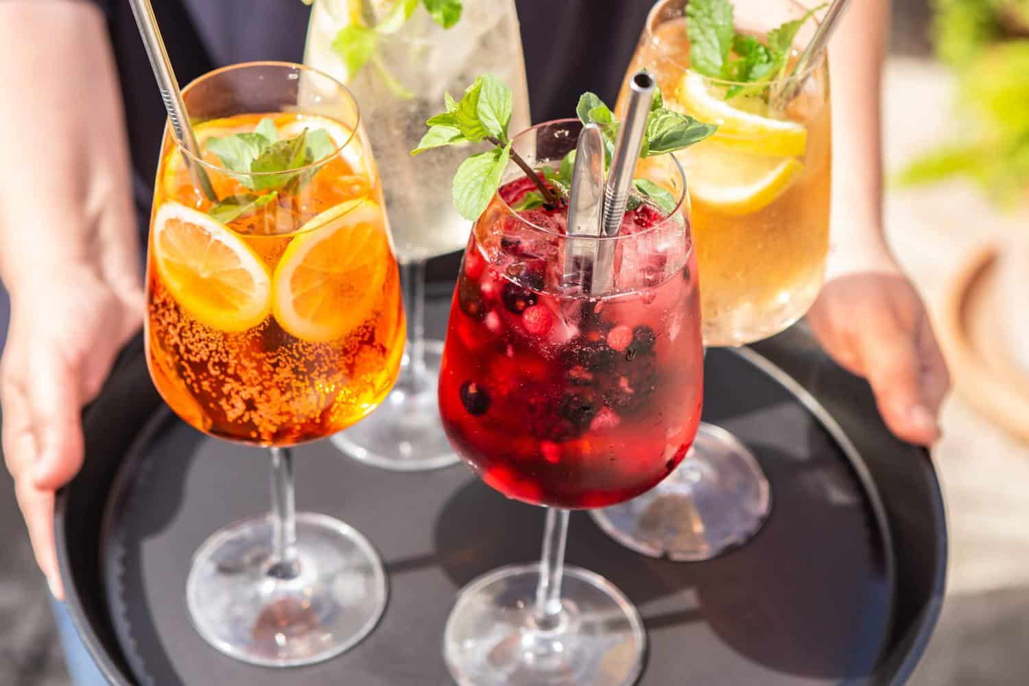 Mieux vaut éviter ce cocktail quand on surveille sa ligne, il est 3 fois plus calorique qu'une coupe de champagne