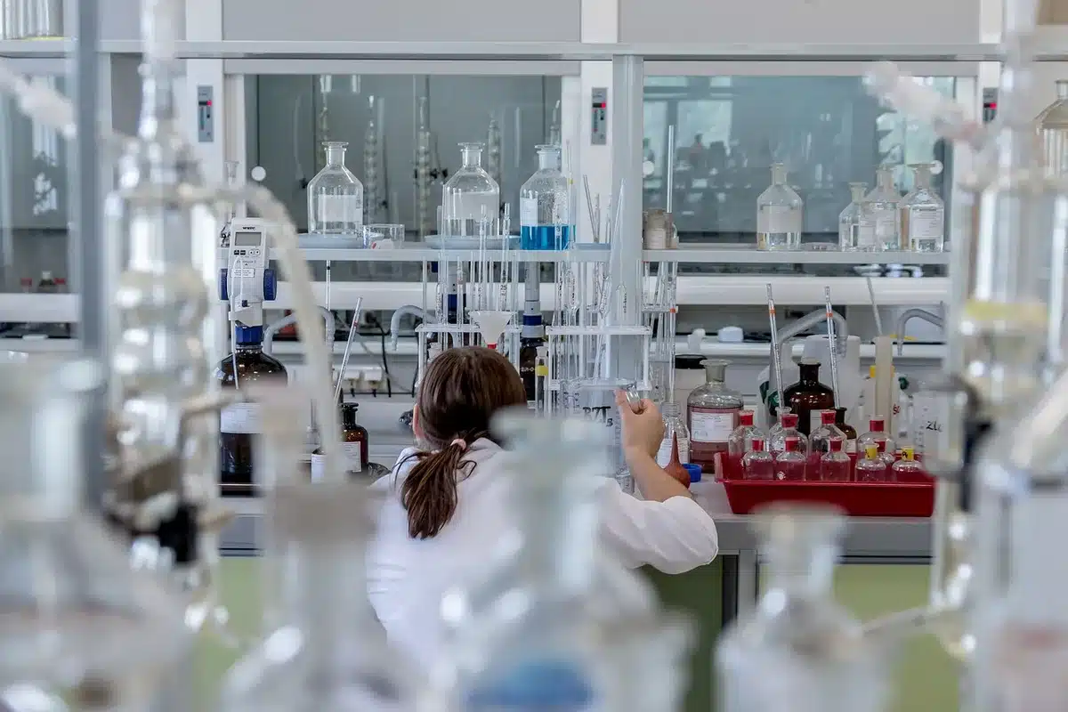 Laboratoriumsanalyse von Schinkenproben auf Salz-, Protein- und Nitratgehalt